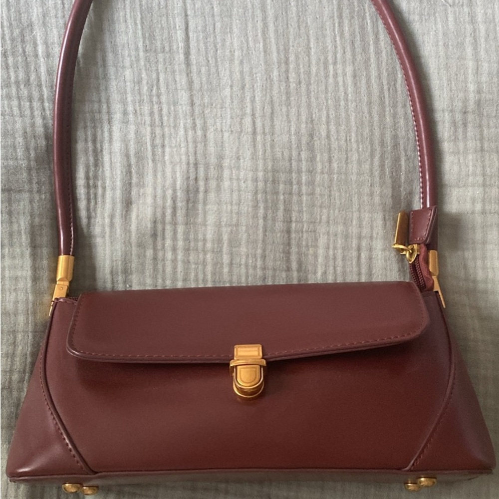 Elegant Burgundy Leather Handbag